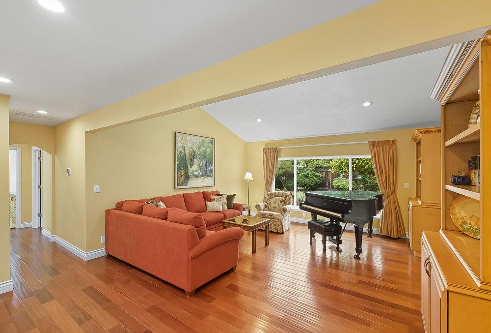 Detail Gallery Image 9 of 58 For 6698 Mount Pakron Dr, San Jose,  CA 95120 - 3 Beds | 2 Baths