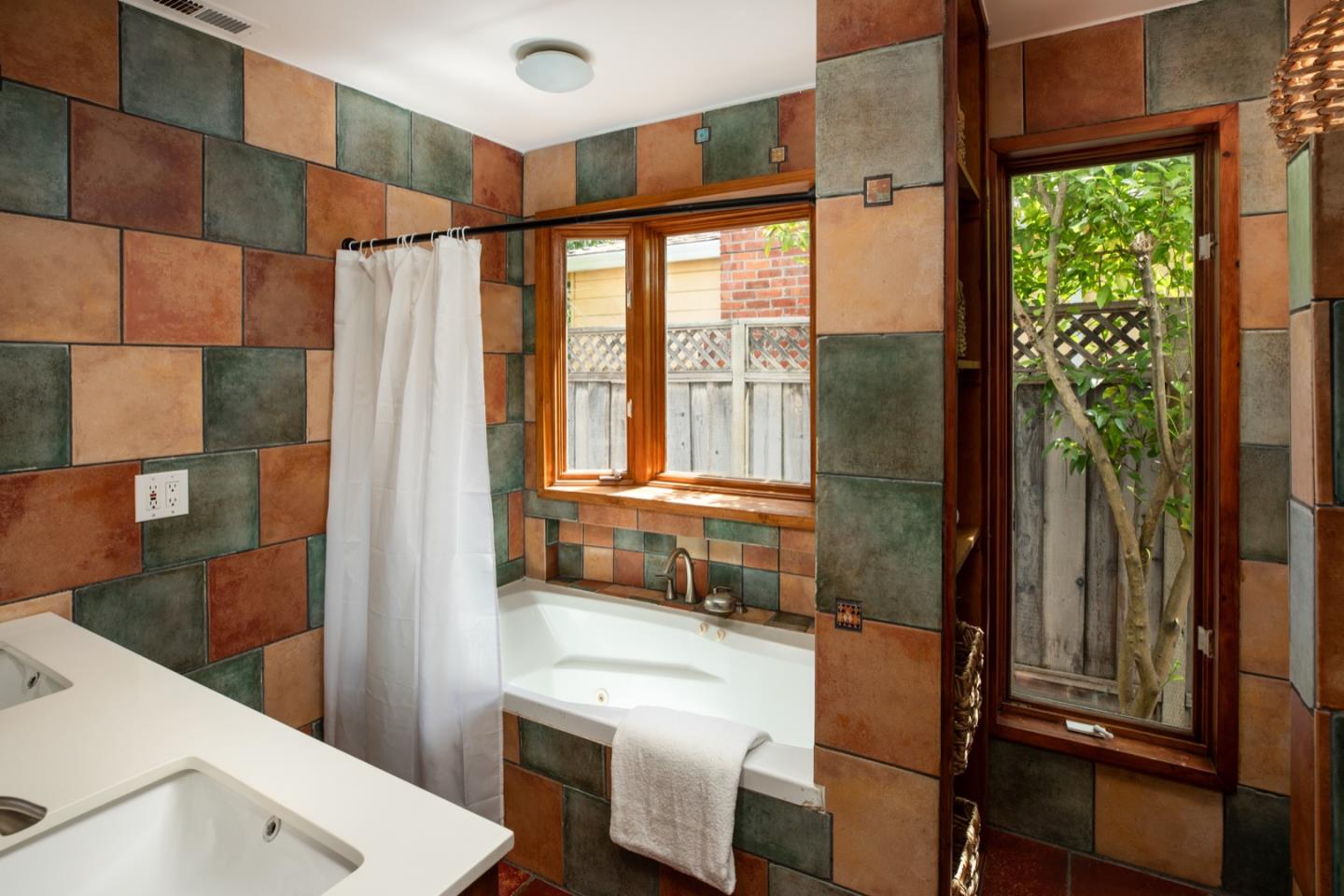 Detail Gallery Image 10 of 19 For 4112 Fair Oaks Ave, Menlo Park,  CA 94025 - 2 Beds | 1/1 Baths