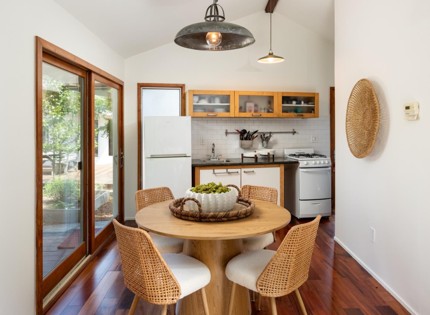 Detail Gallery Image 18 of 19 For 4112 Fair Oaks Ave, Menlo Park,  CA 94025 - 2 Beds | 1/1 Baths