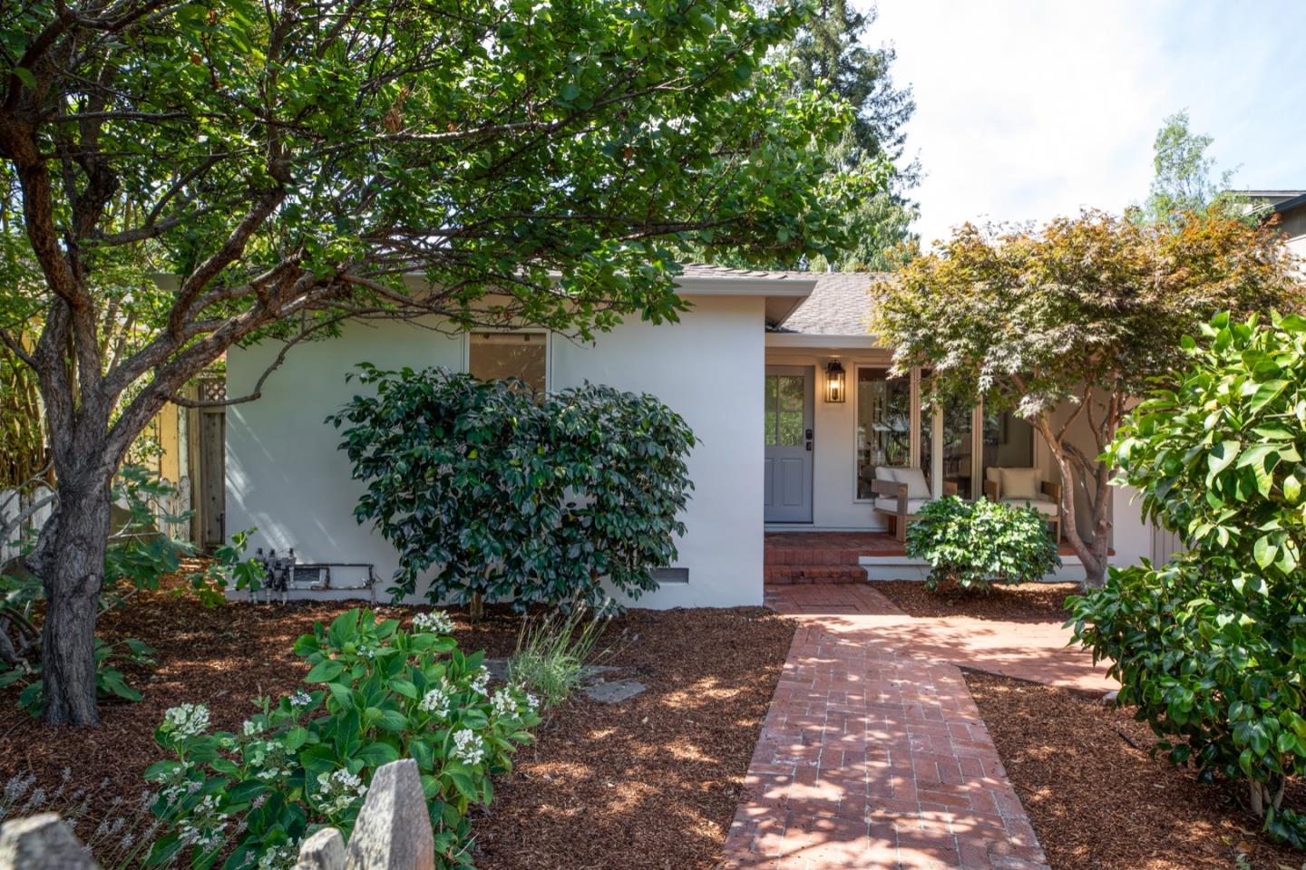 Detail Gallery Image 2 of 19 For 4112 Fair Oaks Ave, Menlo Park,  CA 94025 - 2 Beds | 1/1 Baths