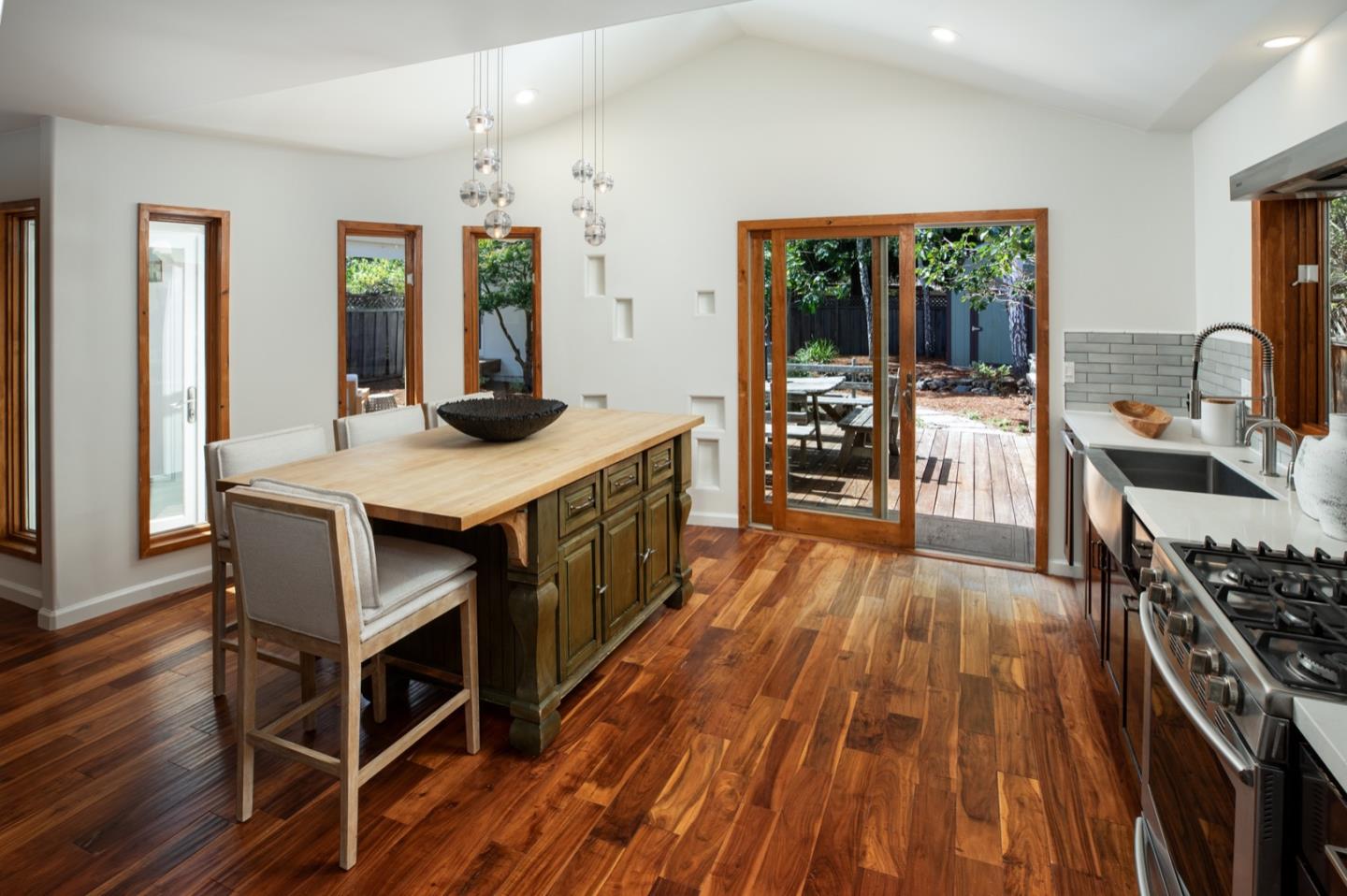 Detail Gallery Image 6 of 19 For 4112 Fair Oaks Ave, Menlo Park,  CA 94025 - 2 Beds | 1/1 Baths