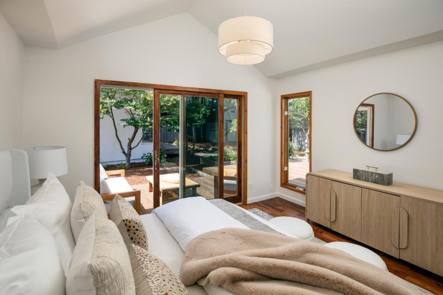 Detail Gallery Image 9 of 19 For 4112 Fair Oaks Ave, Menlo Park,  CA 94025 - 2 Beds | 1/1 Baths