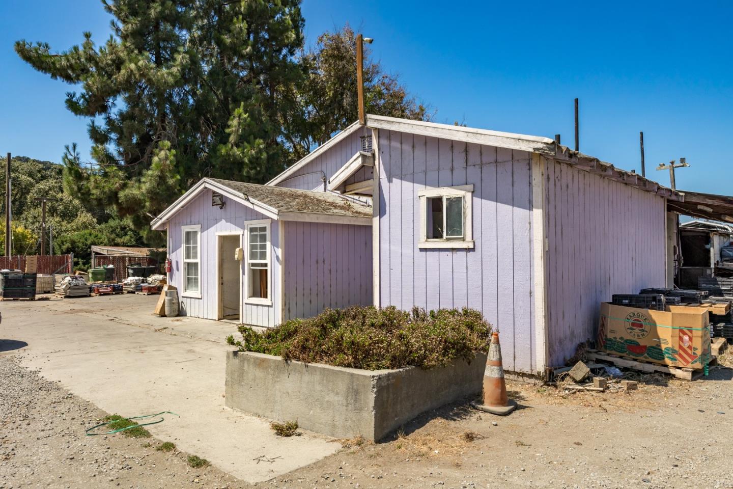 Detail Gallery Image 12 of 24 For 250 Old Chittenden Rd, Watsonville,  CA 95076 - 3 Beds | 2/1 Baths
