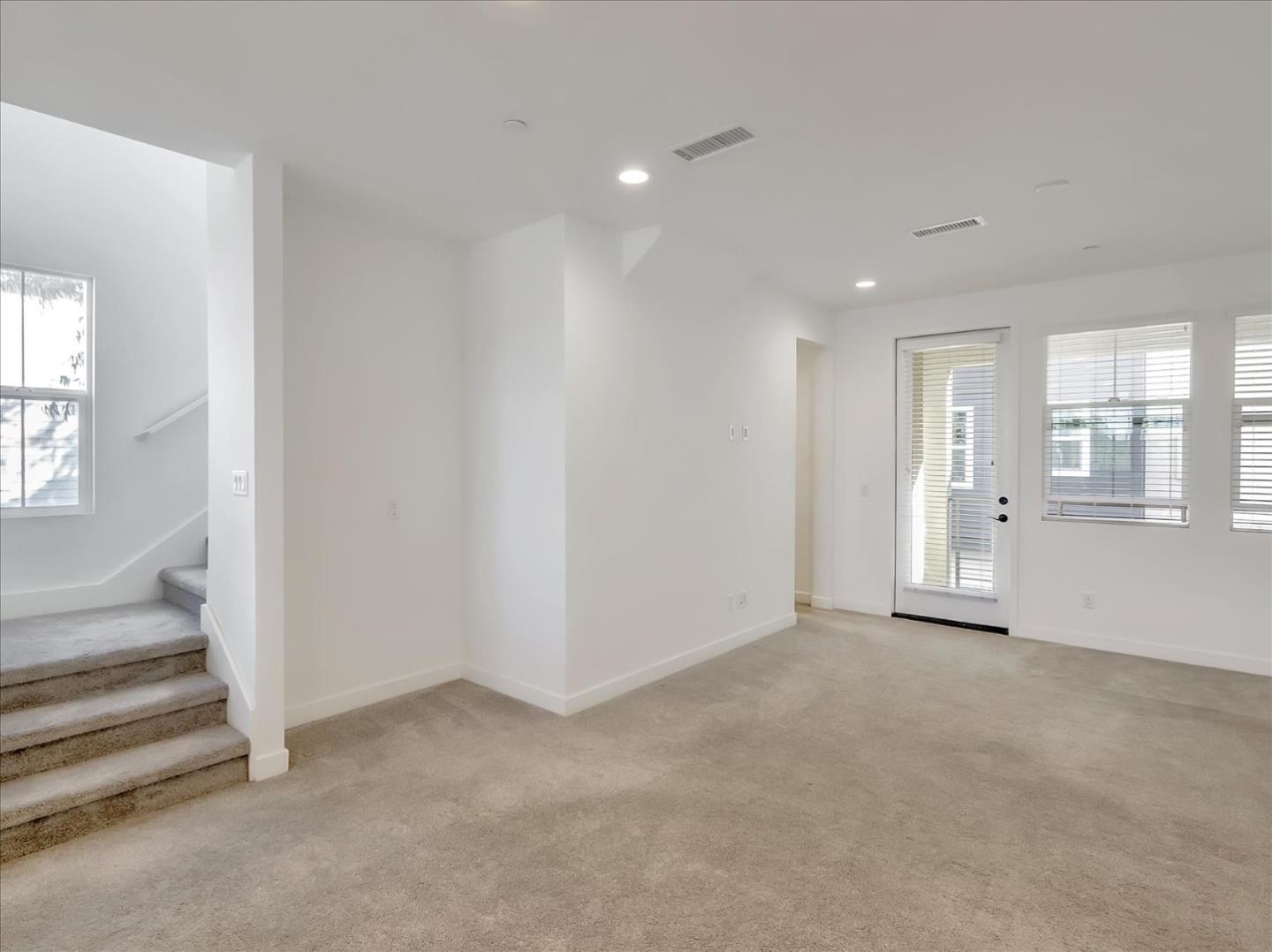 Detail Gallery Image 13 of 55 For 1452 N Harbor Blvd #1,  Santa Ana,  CA 92703 - 3 Beds | 2/1 Baths