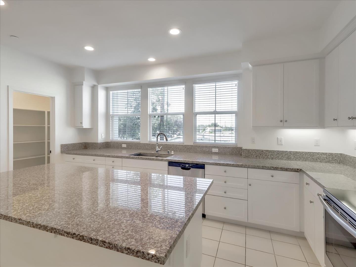Detail Gallery Image 17 of 55 For 1452 N Harbor Blvd #1,  Santa Ana,  CA 92703 - 3 Beds | 2/1 Baths