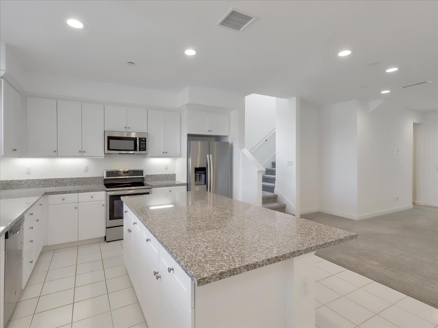 Detail Gallery Image 18 of 55 For 1452 N Harbor Blvd #1,  Santa Ana,  CA 92703 - 3 Beds | 2/1 Baths