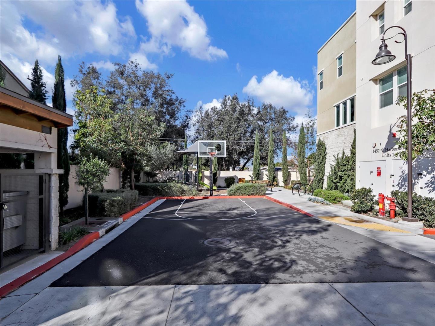 Detail Gallery Image 2 of 55 For 1452 N Harbor Blvd #1,  Santa Ana,  CA 92703 - 3 Beds | 2/1 Baths