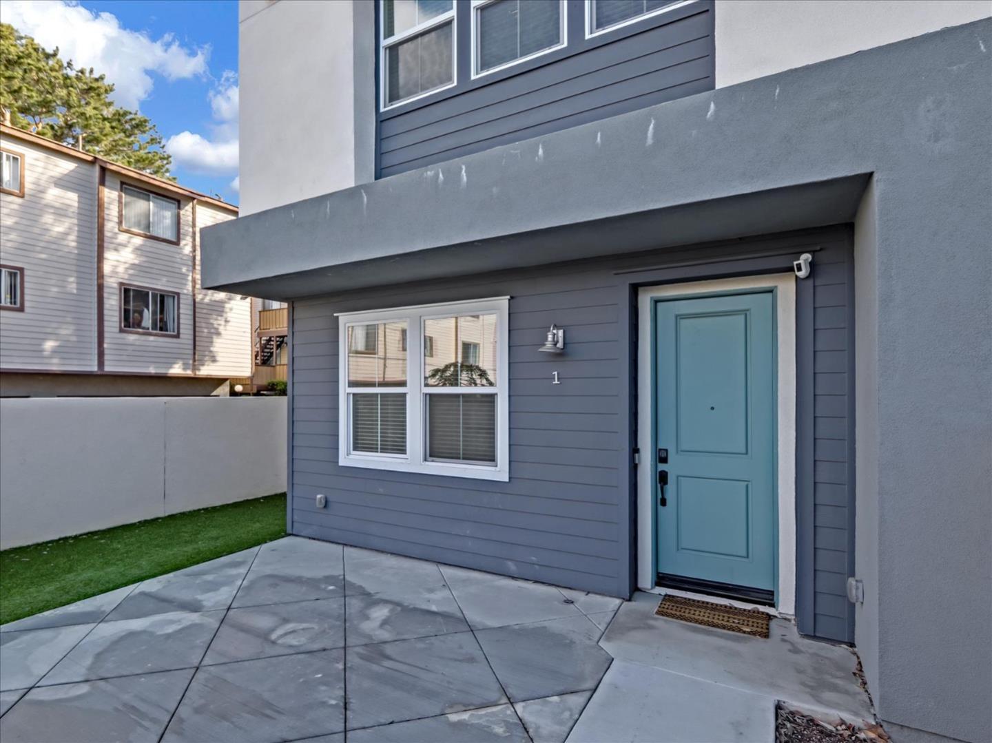 Detail Gallery Image 3 of 55 For 1452 N Harbor Blvd #1,  Santa Ana,  CA 92703 - 3 Beds | 2/1 Baths