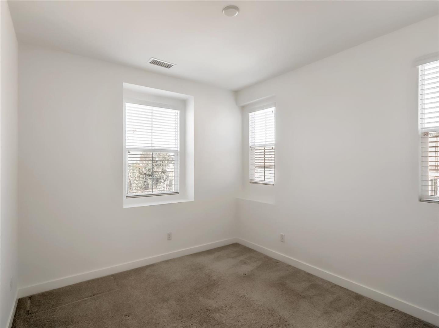 Detail Gallery Image 33 of 55 For 1452 N Harbor Blvd #1,  Santa Ana,  CA 92703 - 3 Beds | 2/1 Baths