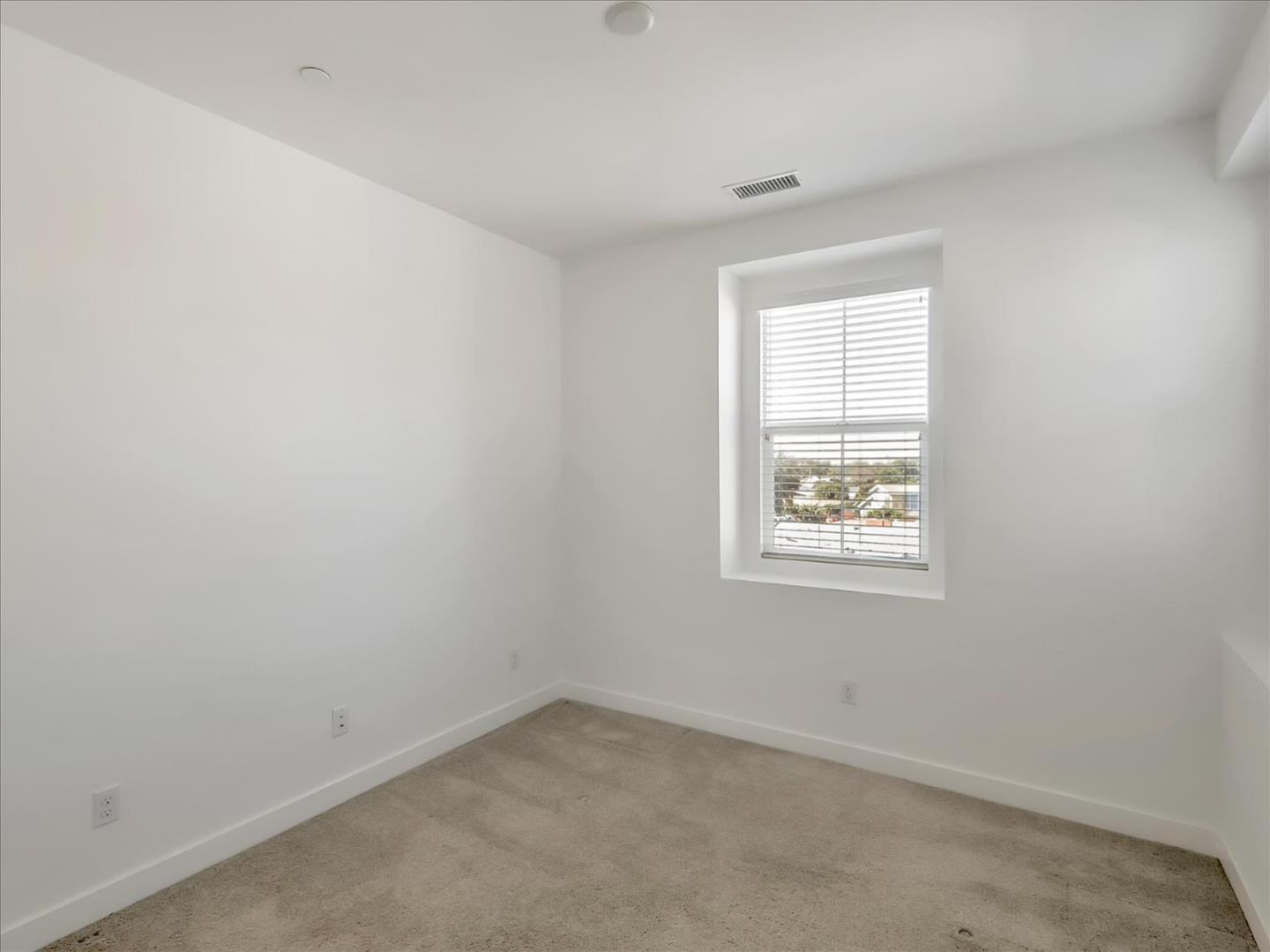 Detail Gallery Image 35 of 55 For 1452 N Harbor Blvd #1,  Santa Ana,  CA 92703 - 3 Beds | 2/1 Baths