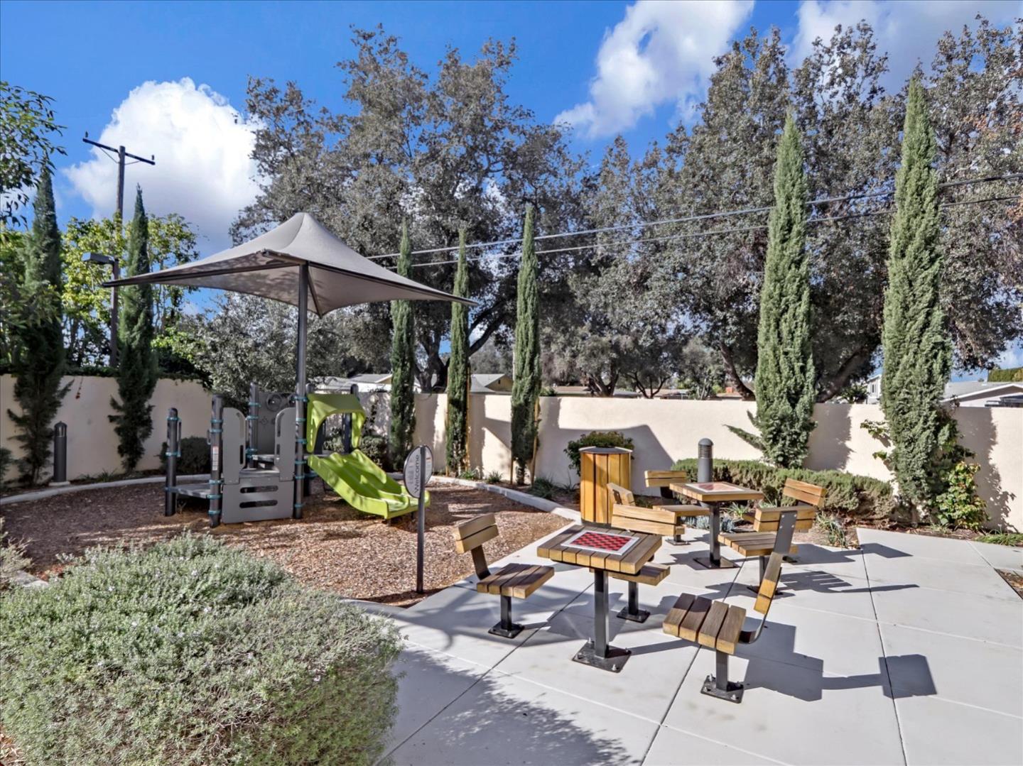 Detail Gallery Image 4 of 55 For 1452 N Harbor Blvd #1,  Santa Ana,  CA 92703 - 3 Beds | 2/1 Baths