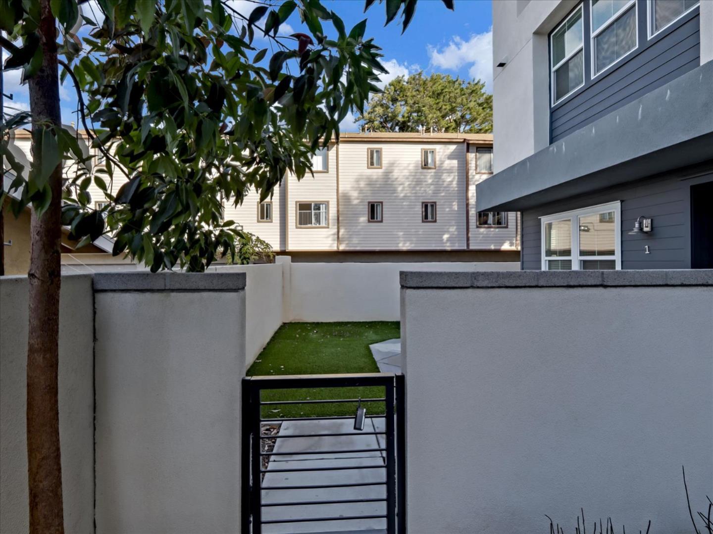 Detail Gallery Image 5 of 55 For 1452 N Harbor Blvd #1,  Santa Ana,  CA 92703 - 3 Beds | 2/1 Baths