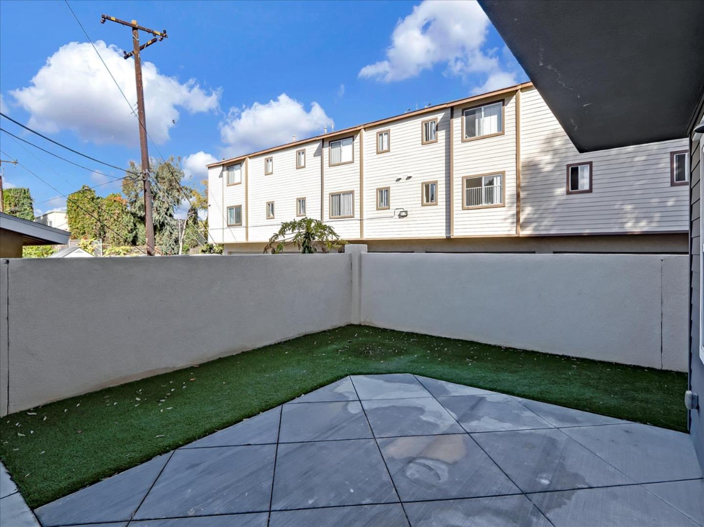 Detail Gallery Image 6 of 55 For 1452 N Harbor Blvd #1,  Santa Ana,  CA 92703 - 3 Beds | 2/1 Baths