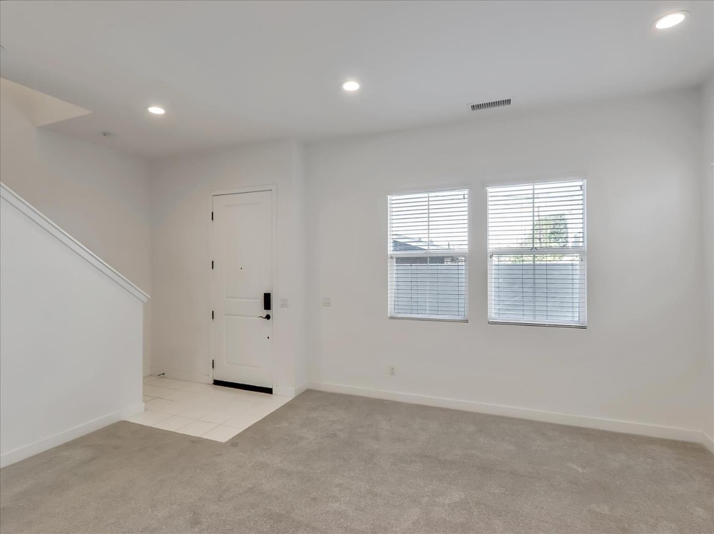 Detail Gallery Image 8 of 55 For 1452 N Harbor Blvd #1,  Santa Ana,  CA 92703 - 3 Beds | 2/1 Baths