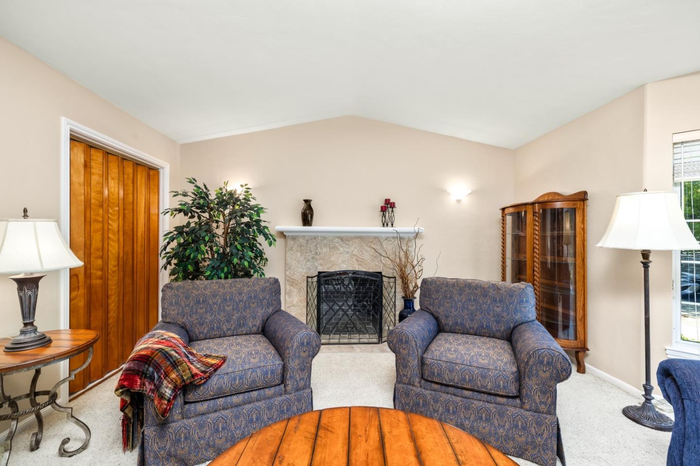 Detail Gallery Image 12 of 37 For 1037 Walnut St, San Carlos,  CA 94070 - 4 Beds | 3 Baths