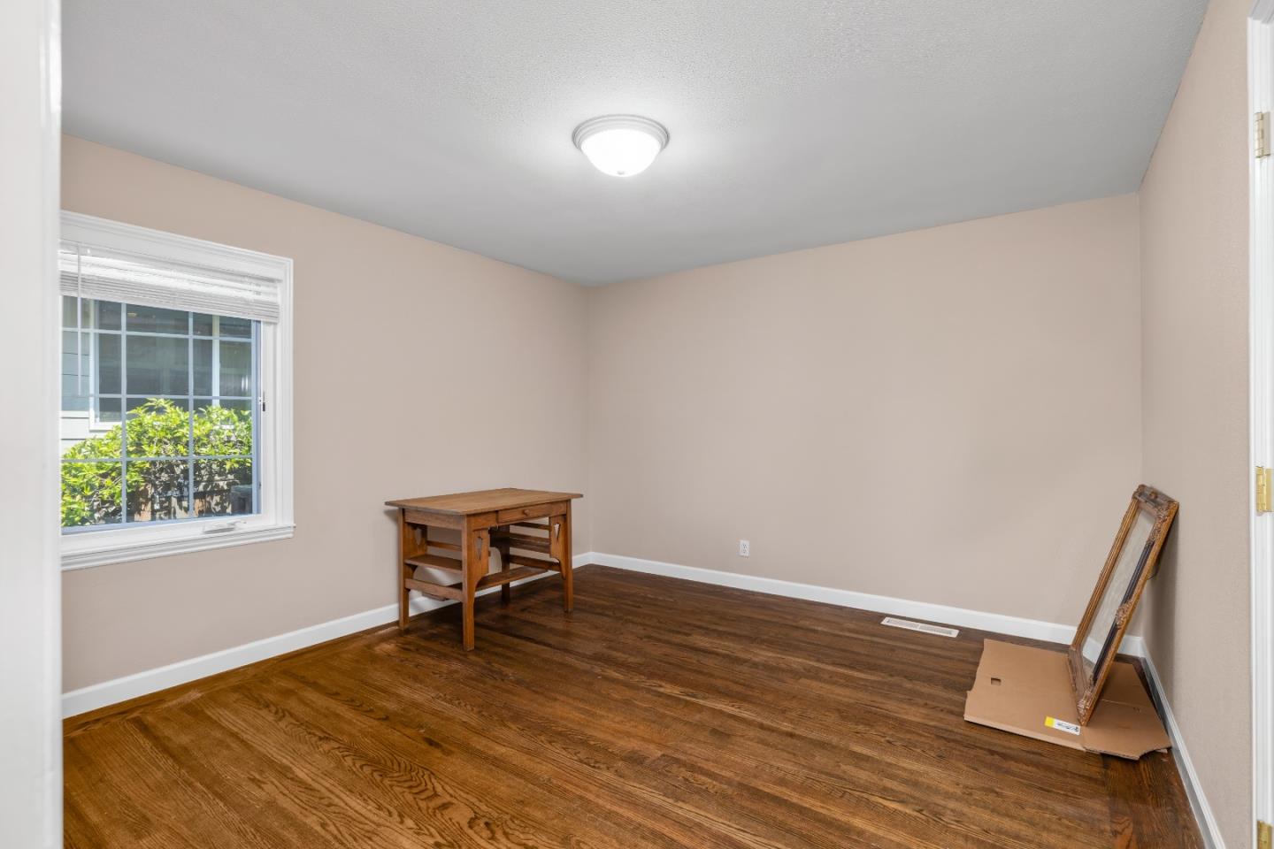 Detail Gallery Image 25 of 37 For 1037 Walnut St, San Carlos,  CA 94070 - 4 Beds | 3 Baths