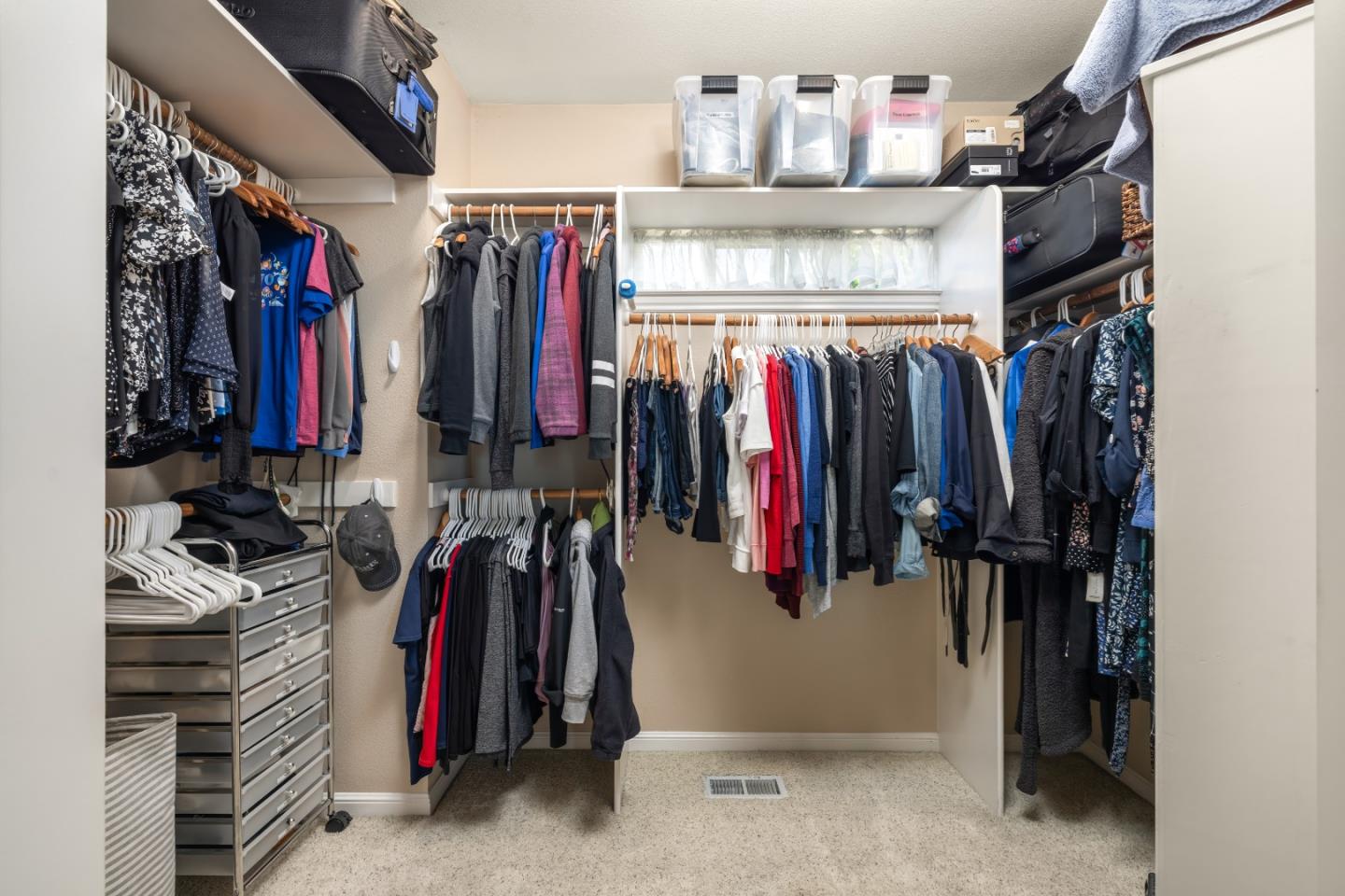 Detail Gallery Image 29 of 37 For 1037 Walnut St, San Carlos,  CA 94070 - 4 Beds | 3 Baths