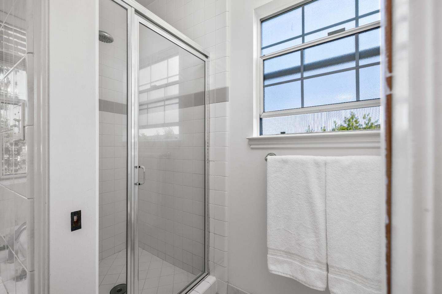 Detail Gallery Image 32 of 37 For 1037 Walnut St, San Carlos,  CA 94070 - 4 Beds | 3 Baths