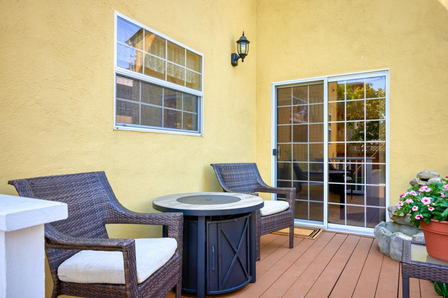 Detail Gallery Image 34 of 37 For 1037 Walnut St, San Carlos,  CA 94070 - 4 Beds | 3 Baths