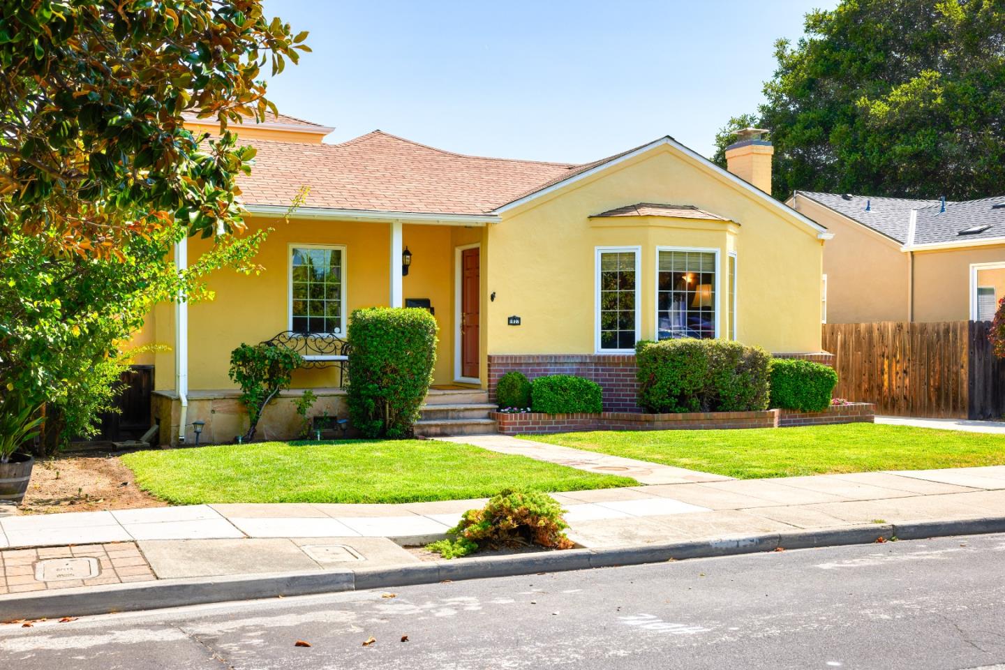 Detail Gallery Image 4 of 37 For 1037 Walnut St, San Carlos,  CA 94070 - 4 Beds | 3 Baths