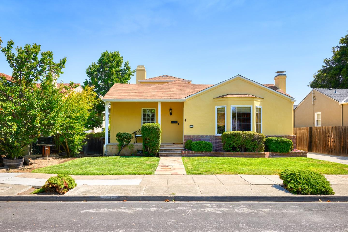 Detail Gallery Image 6 of 37 For 1037 Walnut St, San Carlos,  CA 94070 - 4 Beds | 3 Baths