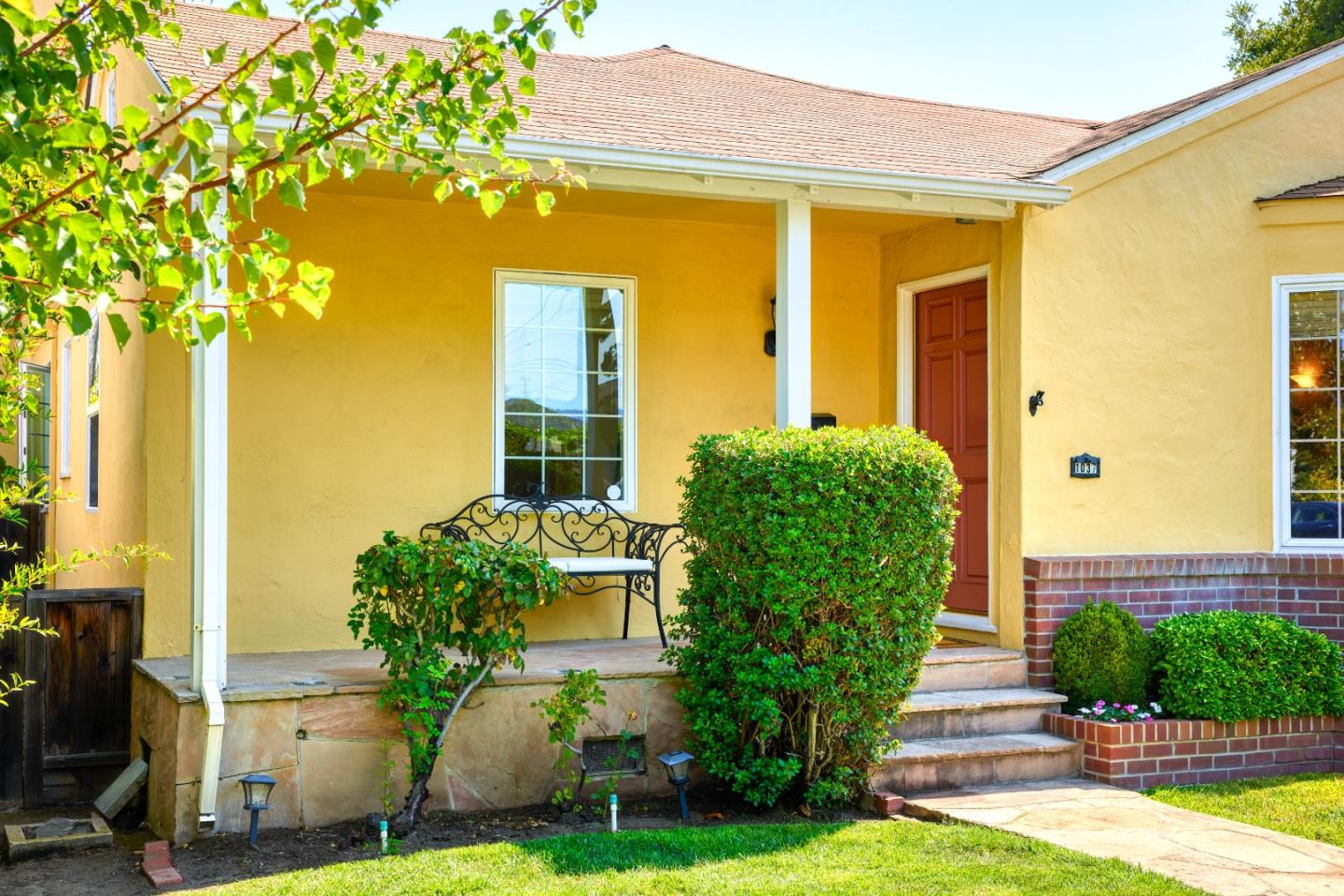 Detail Gallery Image 9 of 37 For 1037 Walnut St, San Carlos,  CA 94070 - 4 Beds | 3 Baths