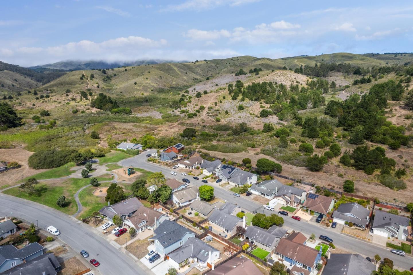 Detail Gallery Image 3 of 24 For 200 Bridgeport Dr, Half Moon Bay,  CA 94019 - 3 Beds | 2 Baths