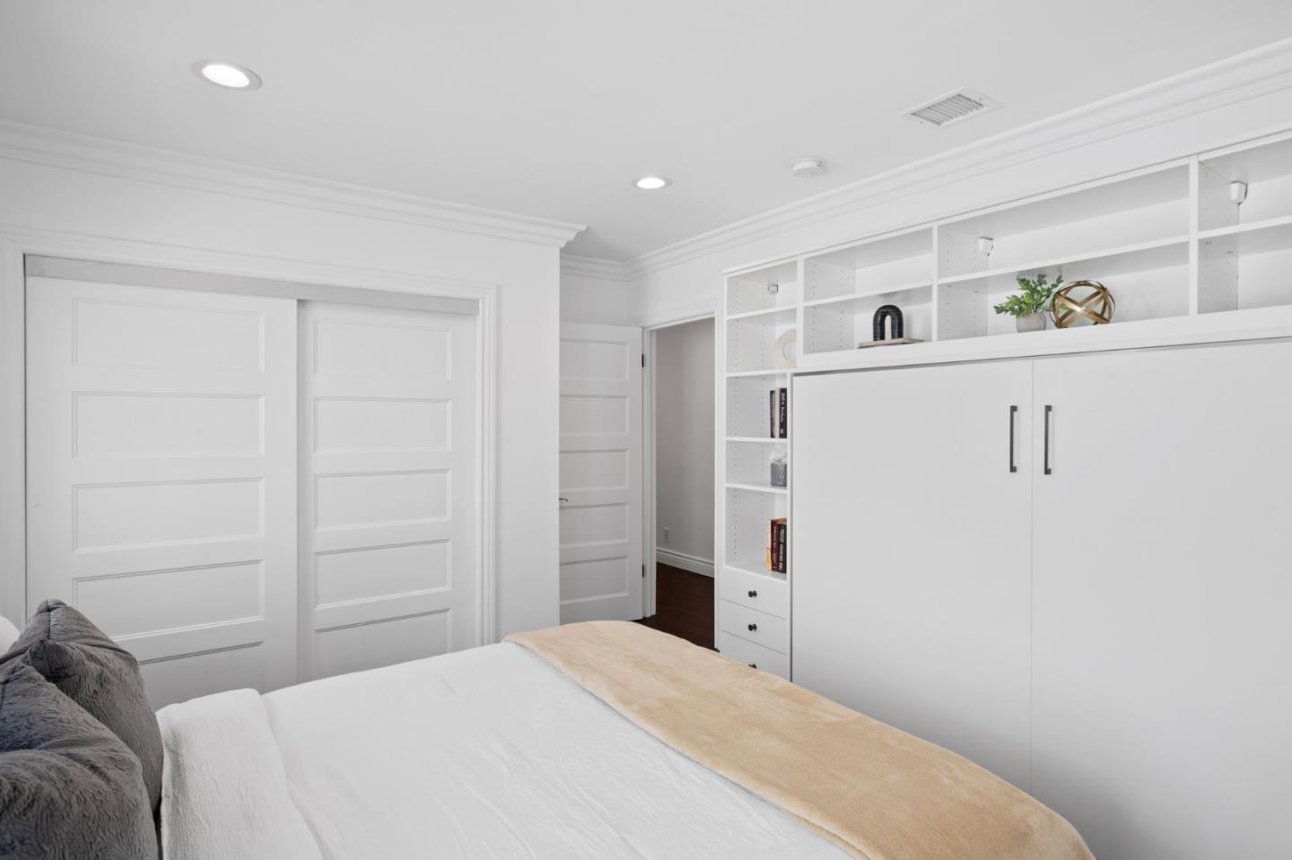 Detail Gallery Image 11 of 34 For 1250 Hauser Blvd, Los Angeles,  CA 90019 - 3 Beds | 2 Baths