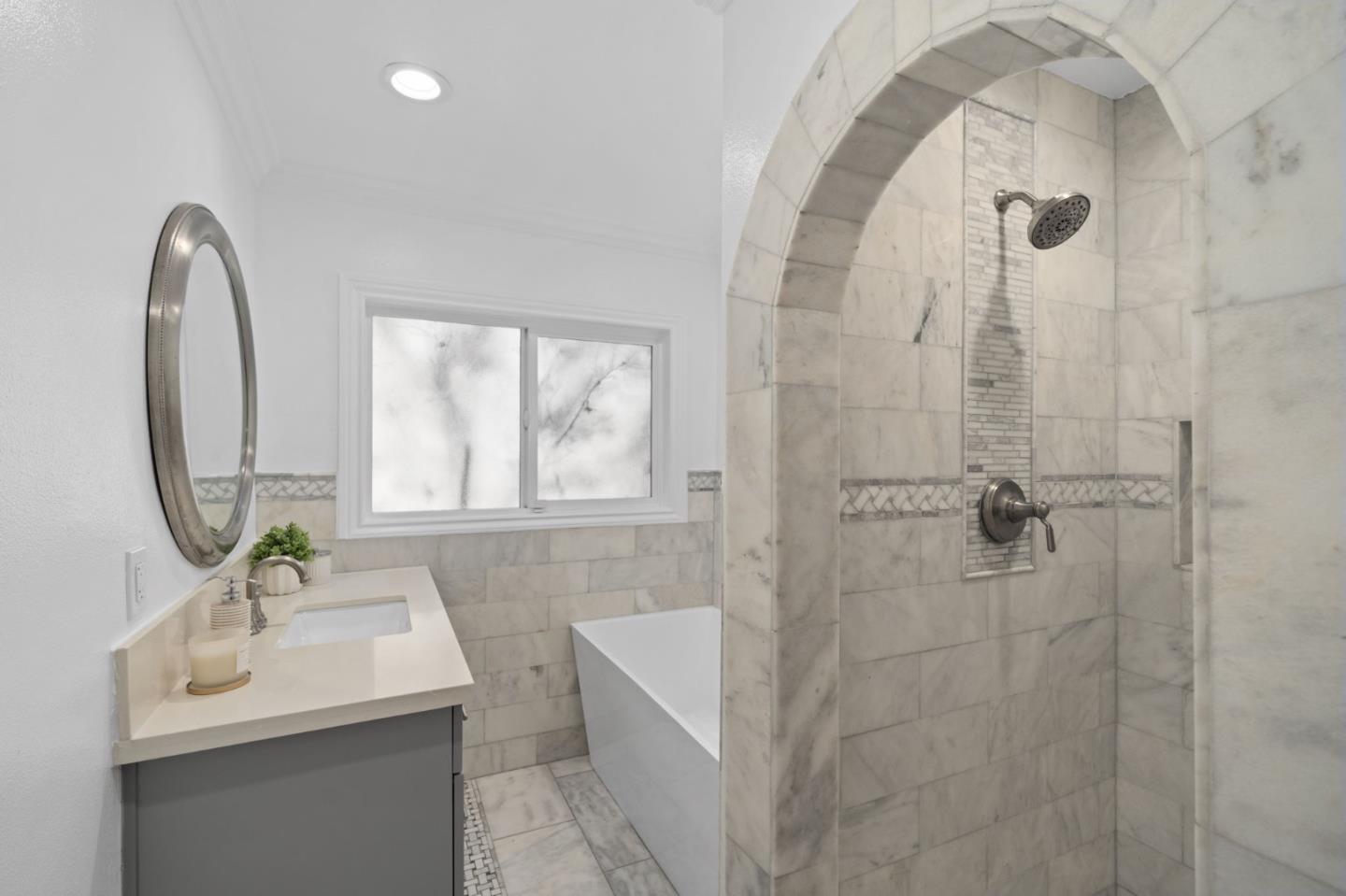 Detail Gallery Image 12 of 34 For 1250 Hauser Blvd, Los Angeles,  CA 90019 - 3 Beds | 2 Baths
