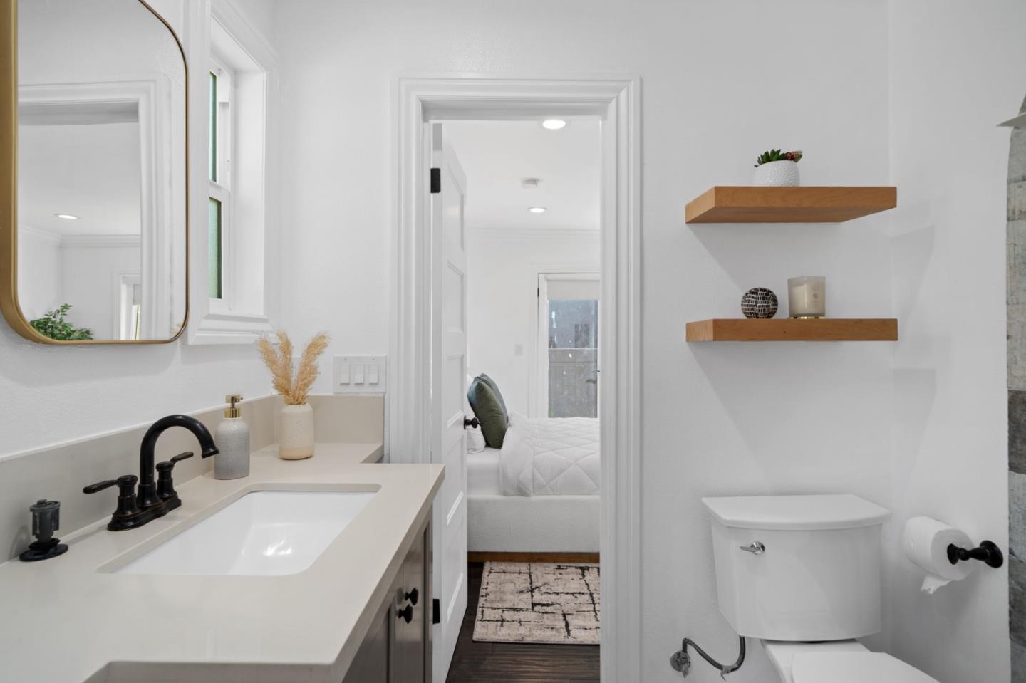 Detail Gallery Image 16 of 34 For 1250 Hauser Blvd, Los Angeles,  CA 90019 - 3 Beds | 2 Baths