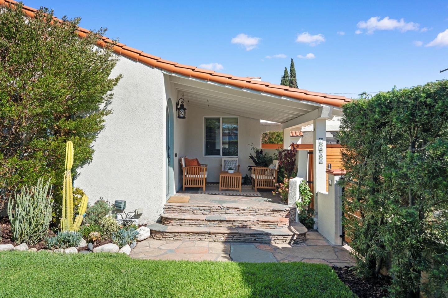 Detail Gallery Image 2 of 34 For 1250 Hauser Blvd, Los Angeles,  CA 90019 - 3 Beds | 2 Baths