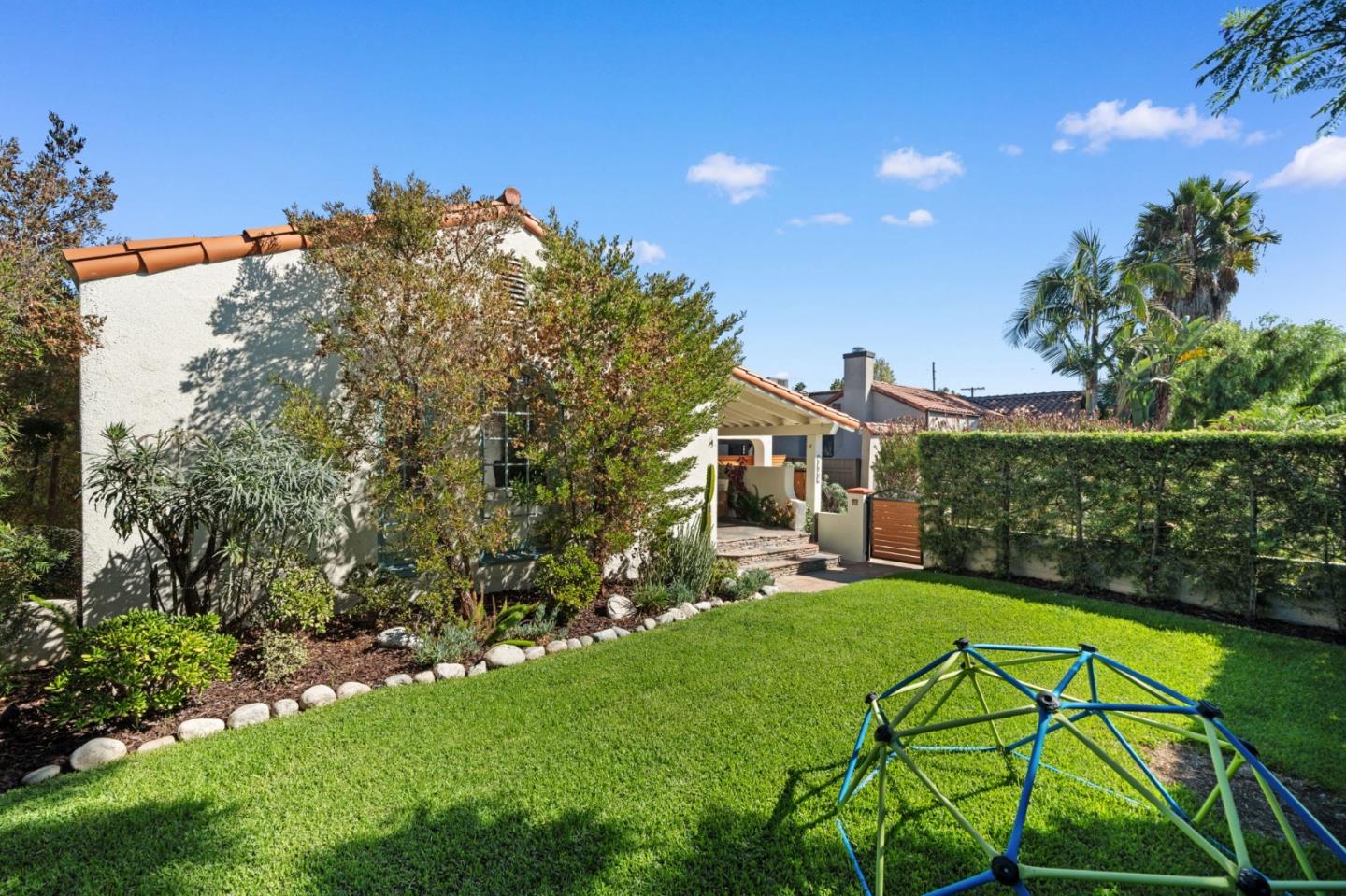 Detail Gallery Image 25 of 34 For 1250 Hauser Blvd, Los Angeles,  CA 90019 - 3 Beds | 2 Baths