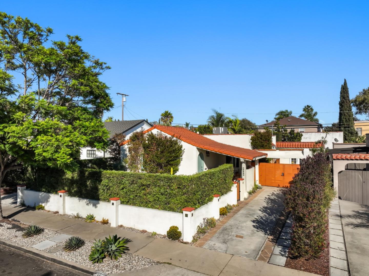 Detail Gallery Image 3 of 34 For 1250 Hauser Blvd, Los Angeles,  CA 90019 - 3 Beds | 2 Baths