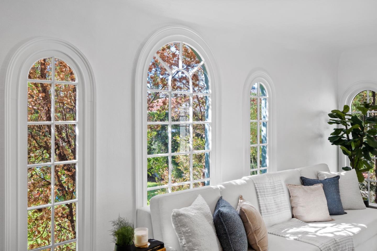 Detail Gallery Image 6 of 34 For 1250 Hauser Blvd, Los Angeles,  CA 90019 - 3 Beds | 2 Baths
