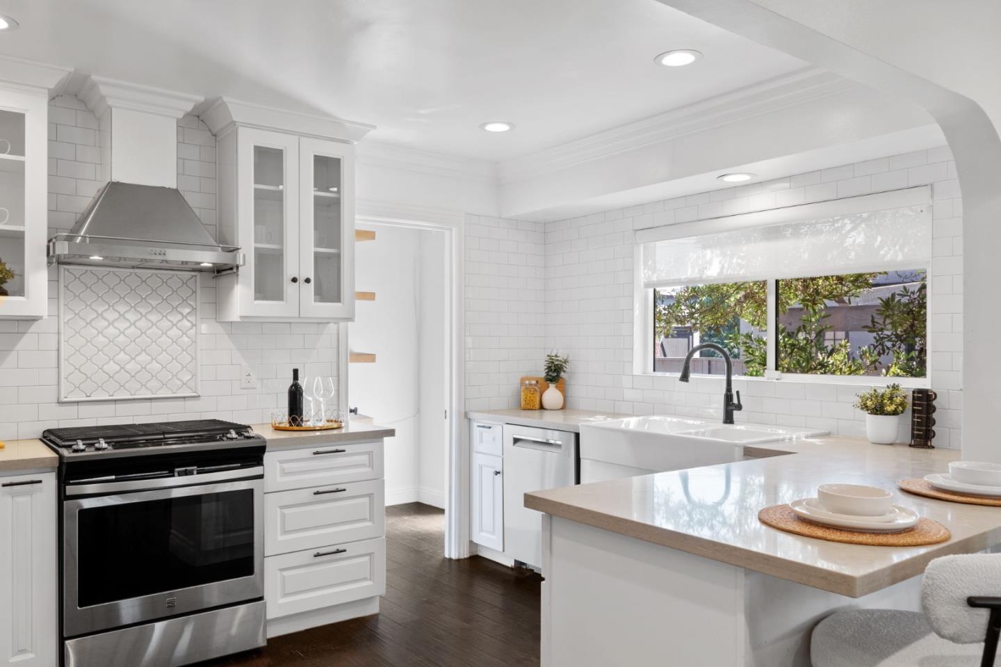 Detail Gallery Image 8 of 34 For 1250 Hauser Blvd, Los Angeles,  CA 90019 - 3 Beds | 2 Baths