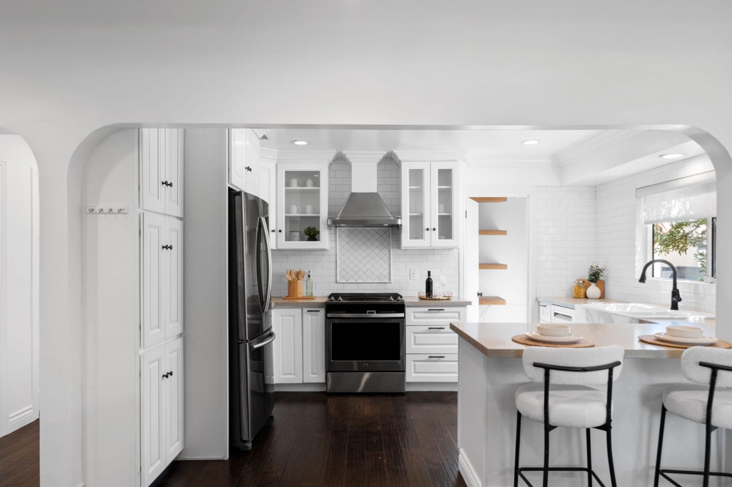 Detail Gallery Image 9 of 34 For 1250 Hauser Blvd, Los Angeles,  CA 90019 - 3 Beds | 2 Baths