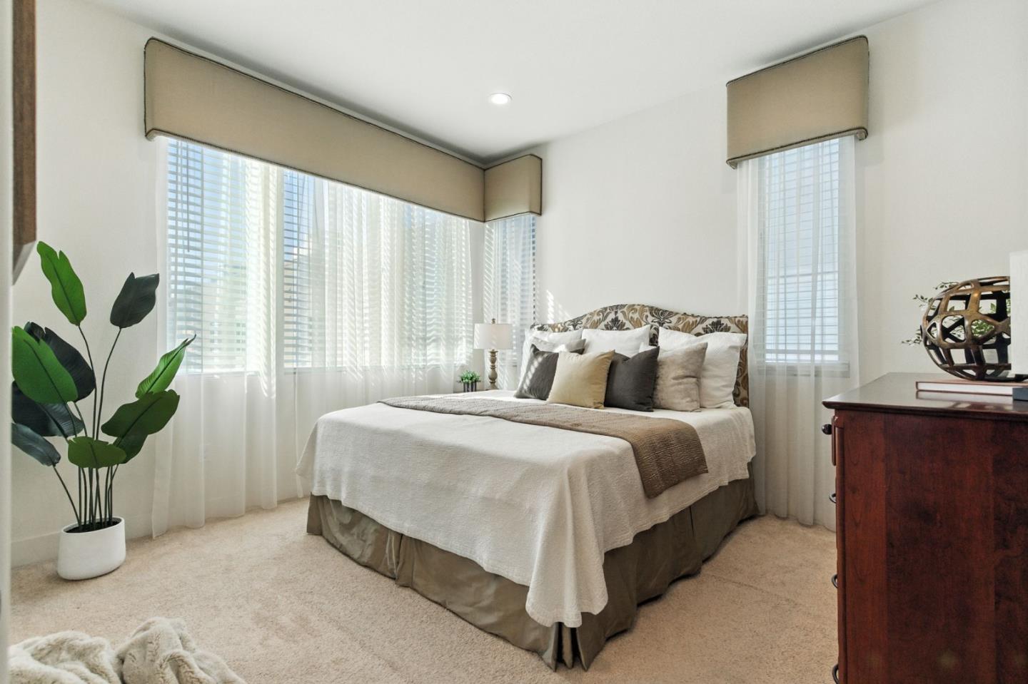 Detail Gallery Image 13 of 25 For 238 Element Rd, San Jose,  CA 95110 - 3 Beds | 3/1 Baths
