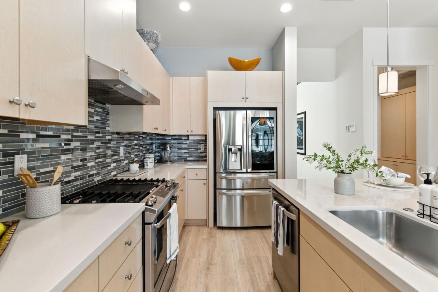 Detail Gallery Image 4 of 25 For 238 Element Rd, San Jose,  CA 95110 - 3 Beds | 3/1 Baths