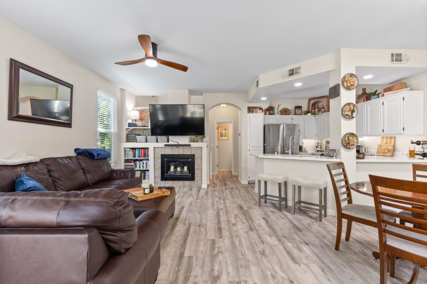 Detail Gallery Image 3 of 28 For 3337 Midtown Pl, San Jose,  CA 95136 - 2 Beds | 2/1 Baths