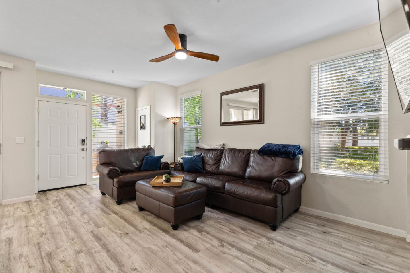 Detail Gallery Image 5 of 28 For 3337 Midtown Pl, San Jose,  CA 95136 - 2 Beds | 2/1 Baths