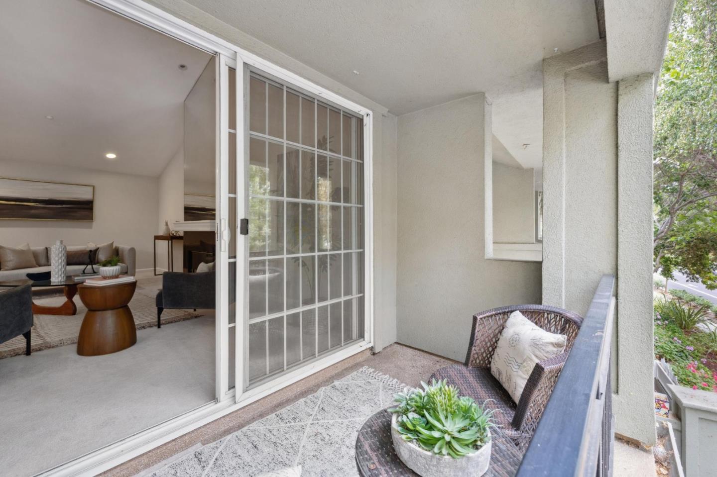 Detail Gallery Image 10 of 35 For 20 Willow Rd #45,  Menlo Park,  CA 94025 - 2 Beds | 2 Baths