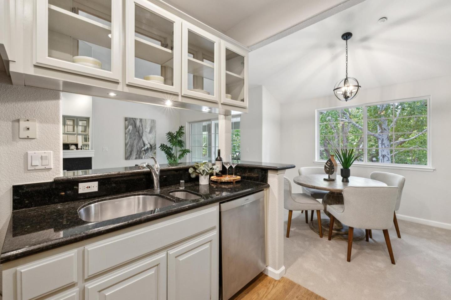 Detail Gallery Image 15 of 35 For 20 Willow Rd #45,  Menlo Park,  CA 94025 - 2 Beds | 2 Baths