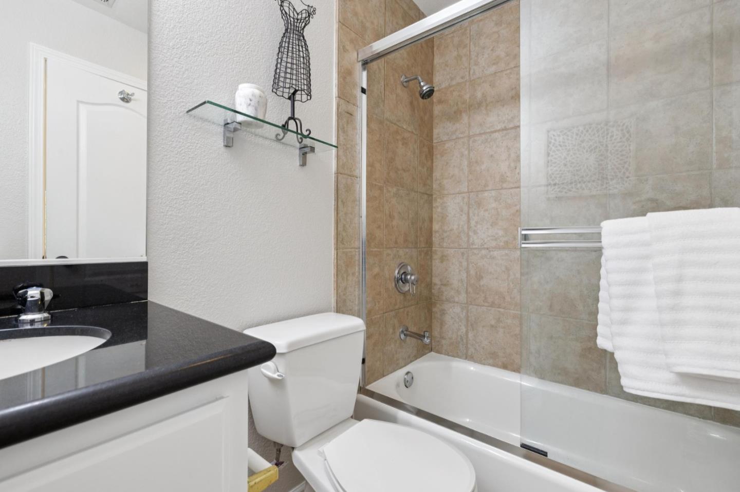Detail Gallery Image 24 of 35 For 20 Willow Rd #45,  Menlo Park,  CA 94025 - 2 Beds | 2 Baths