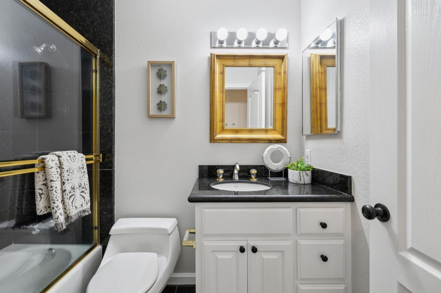 Detail Gallery Image 28 of 35 For 20 Willow Rd #45,  Menlo Park,  CA 94025 - 2 Beds | 2 Baths