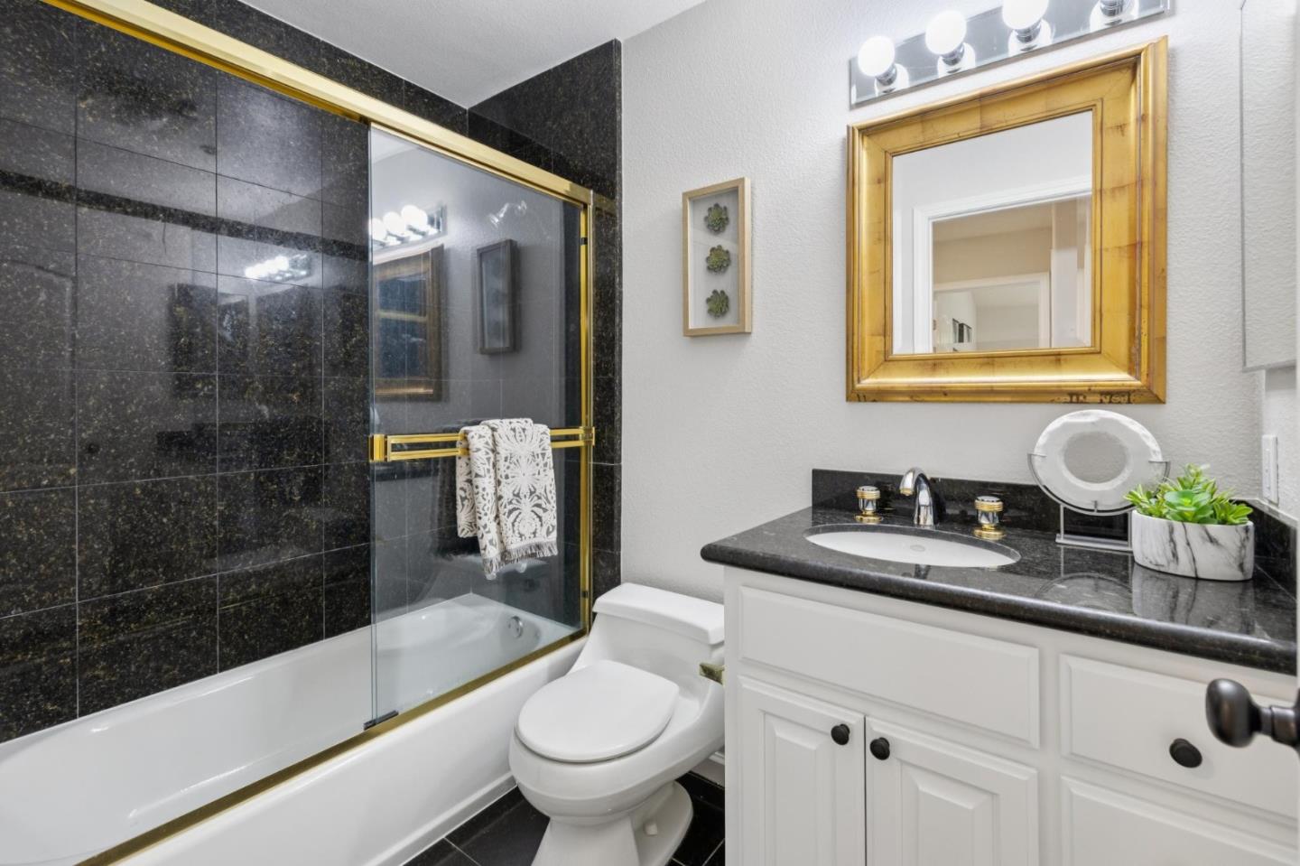 Detail Gallery Image 29 of 35 For 20 Willow Rd #45,  Menlo Park,  CA 94025 - 2 Beds | 2 Baths
