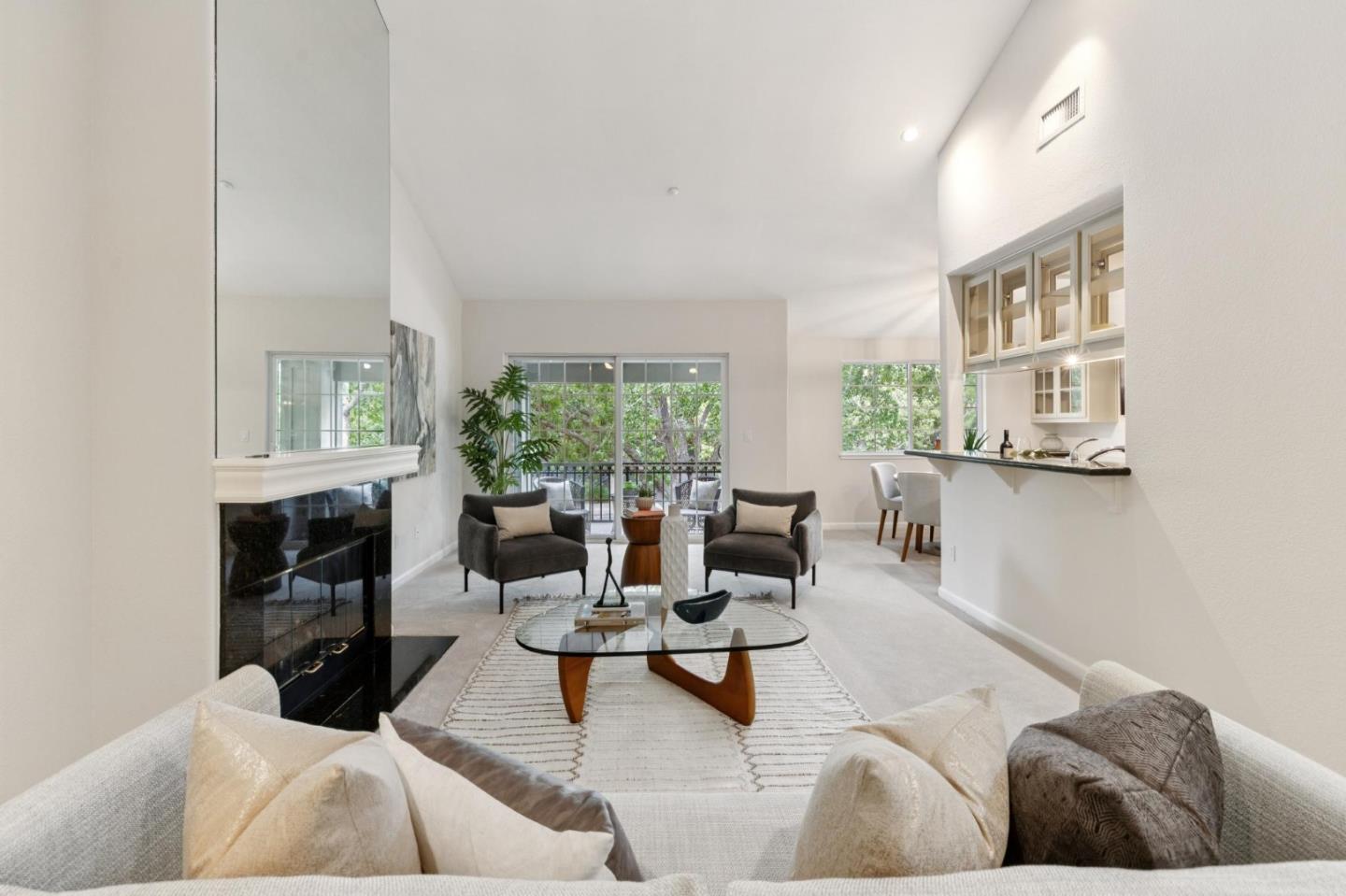 Detail Gallery Image 5 of 35 For 20 Willow Rd #45,  Menlo Park,  CA 94025 - 2 Beds | 2 Baths