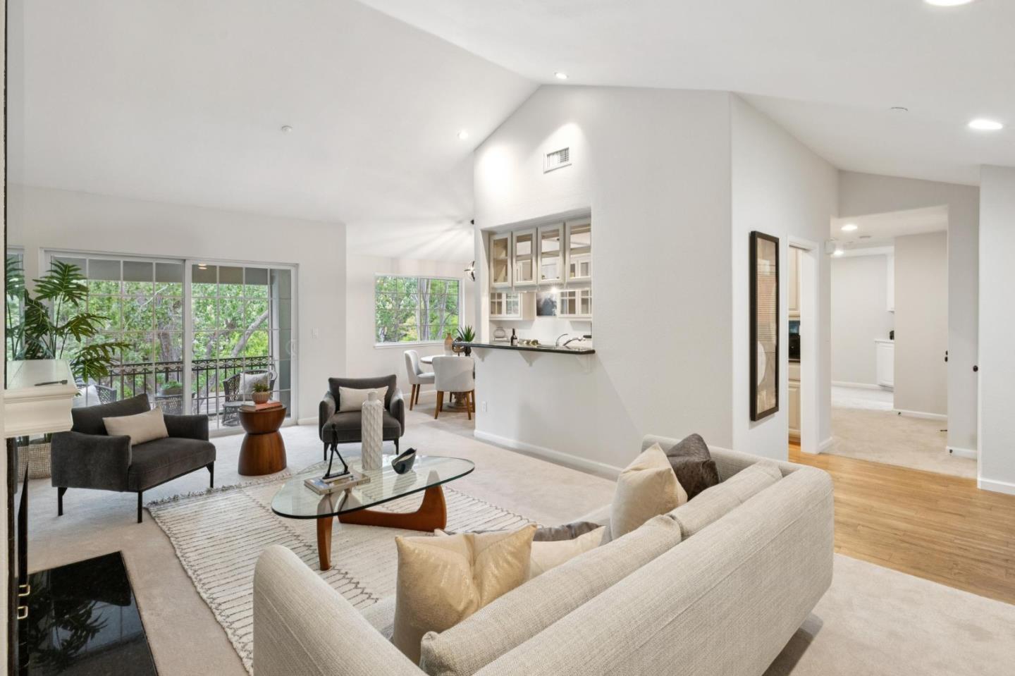 Detail Gallery Image 6 of 35 For 20 Willow Rd #45,  Menlo Park,  CA 94025 - 2 Beds | 2 Baths