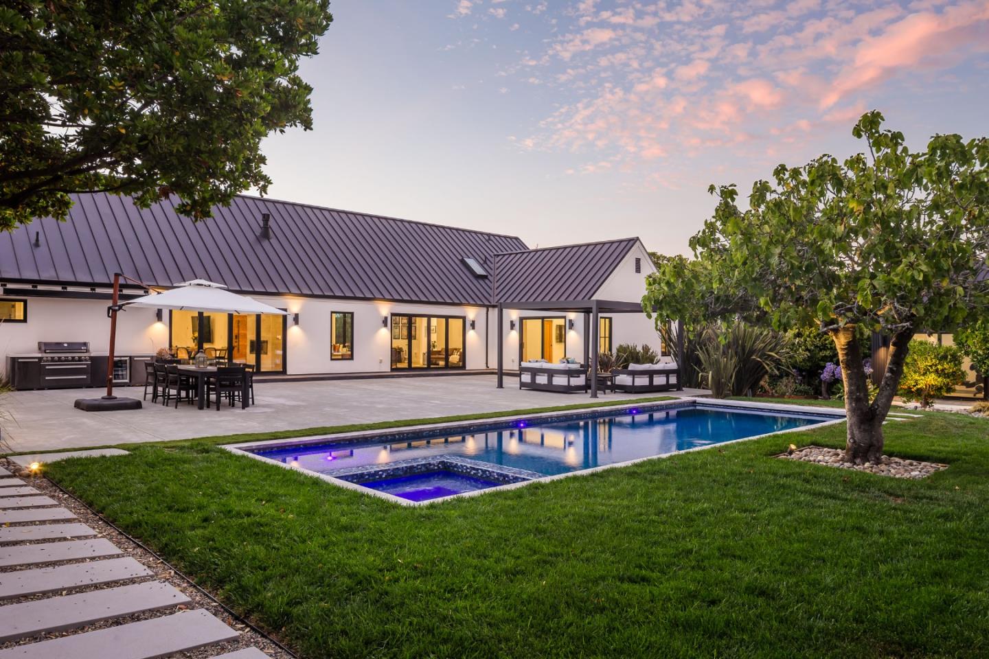 Detail Gallery Image 11 of 14 For 588 Craig Rd, Hillsborough,  CA 94010 - 5 Beds | 5 Baths
