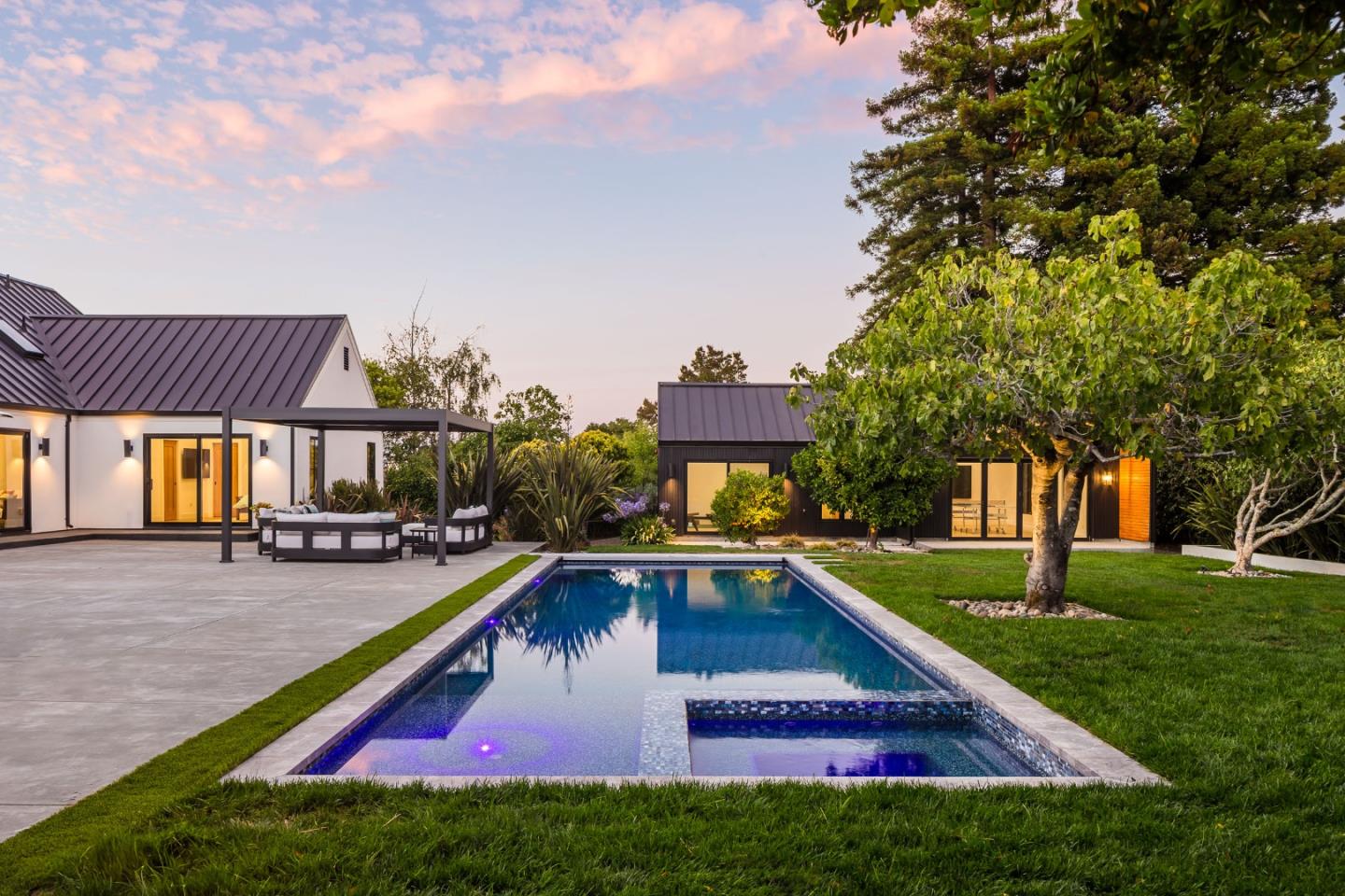 Detail Gallery Image 12 of 14 For 588 Craig Rd, Hillsborough,  CA 94010 - 5 Beds | 5 Baths