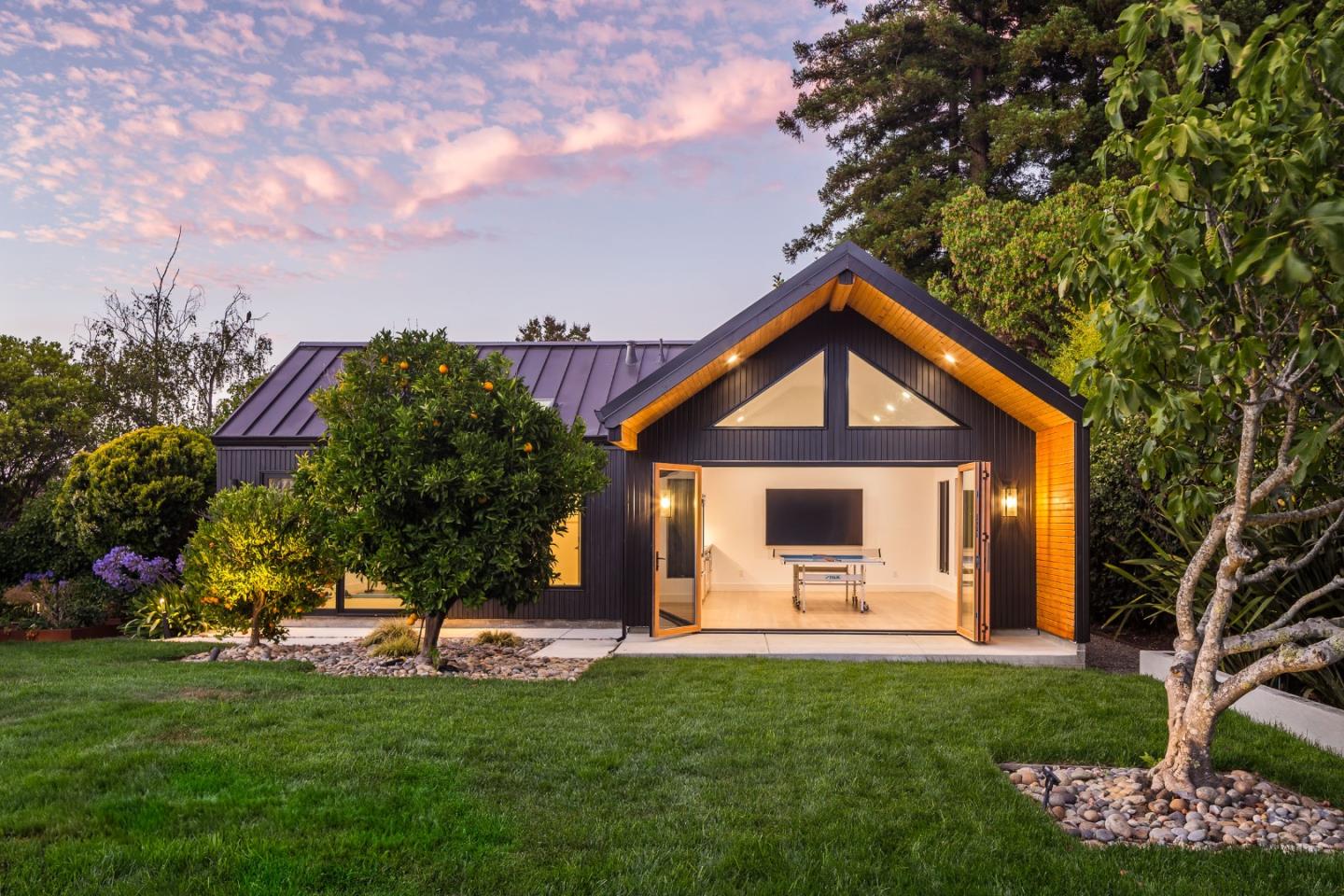 Detail Gallery Image 13 of 14 For 588 Craig Rd, Hillsborough,  CA 94010 - 5 Beds | 5 Baths